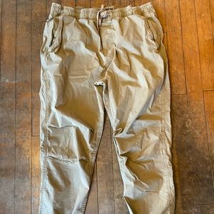 American Eagle Khaki Joggers (M)
